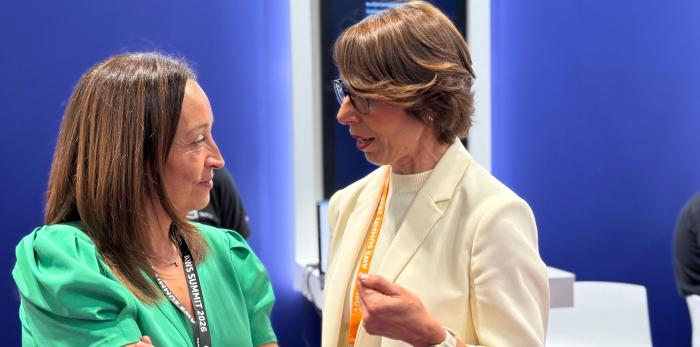 Las consejeras de Educación, Ciencia y Universidades y de Economía, Competitividad y Empleo han visitado varios stands del AWS Summit en Madrid