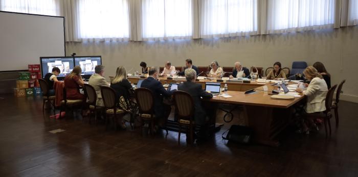 Este jueves por la mañana se ha desarrollado la comisión mixta entre la DGA y UNIZAR, en el Paraninfo