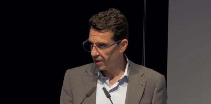El aforo de la sala llevaba semanas completo, por lo que la conferencia del profesor Aspect ha sido retransmitida en directo