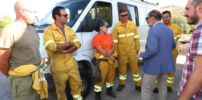 Lambán visita la zona afectada por el incendio de Ateca