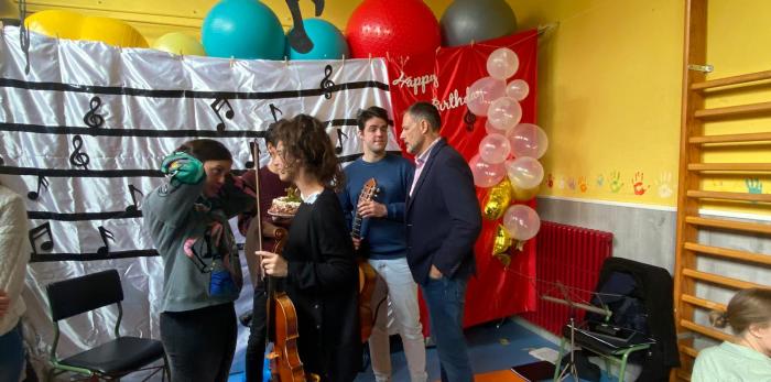Toni Martínez y alumnado