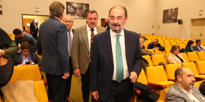 El presidente de Aragón, Javier Lambán, inaugura la "Conferencia de cáncer colorrectal"