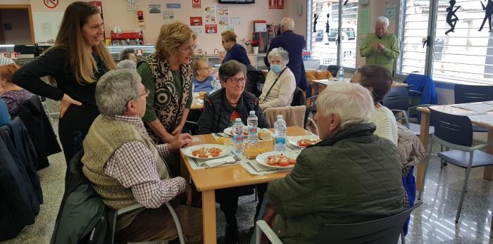 La consejera María Victoria Broto ha visitado el Hogar de personas mayores de Valdefierro (IASS)