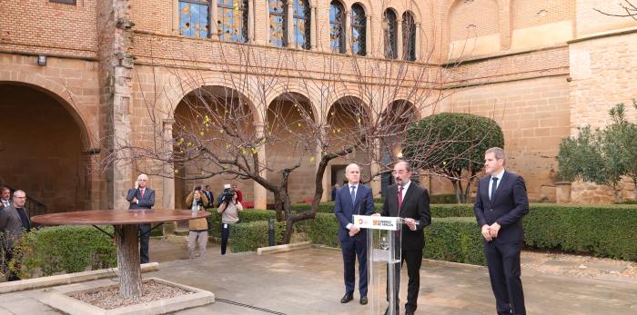 El Rey Felipe VI inaugura en Alcañiz la exposición "Territorios 5X50" en la clausura del 50 aniversario de la UNED