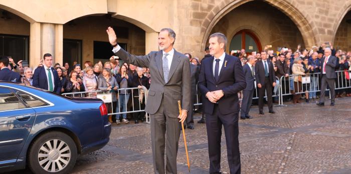 El Rey Felipe VI inaugura en Alcañiz la exposición "Territorios 5X50" en la clausura del 50 aniversario de la UNED