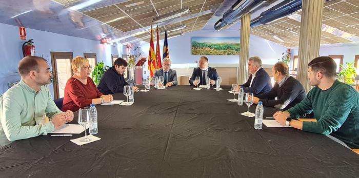 Olona, durante su visita a la empresa BMC Agrícola en Magallón.