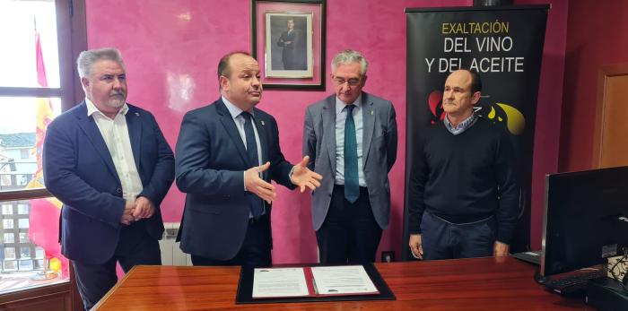Olona, durante su visita a la empresa BMC Agrícola en Magallón.
