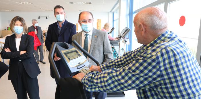 El presidente de Aragón visita la residencia del IASS Elías Martínez