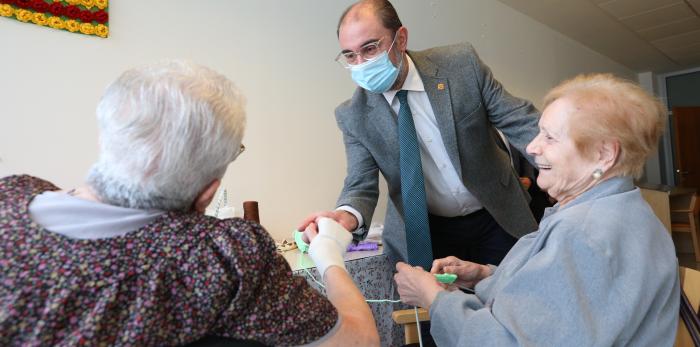 El presidente de Aragón visita la residencia del IASS Elías Martínez