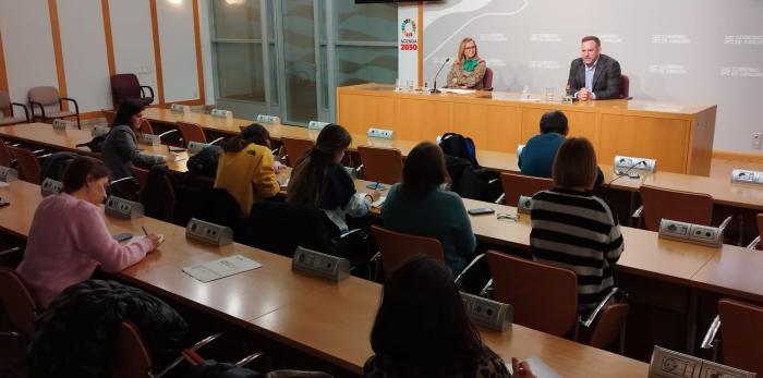 Mayte Pérez y Pedro Machín, en la presentación de la jornada 'Aragón con luz propia'