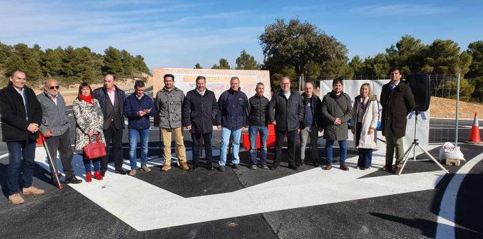 Inauguración del tramo de carretera que une las localidades de Torrevelilla y La Cañada de Verich