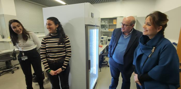 La consejera ha visitado hoy el edificio I+D y ha mantenido un encuentro con los investigadores predoctorales.