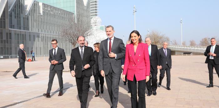 El Rey inaugura Mobility City en el Pabellón Puente