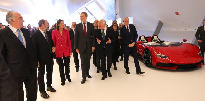 El Rey inaugura Mobility City en el Pabellón Puente