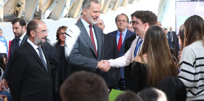 El Rey inaugura Mobility City en el Pabellón Puente