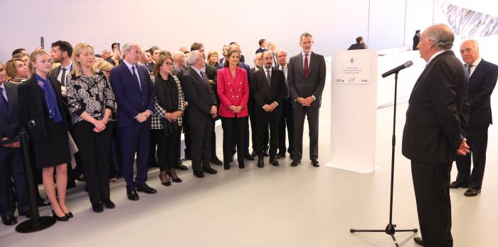 El Rey inaugura Mobility City en el Pabellón Puente