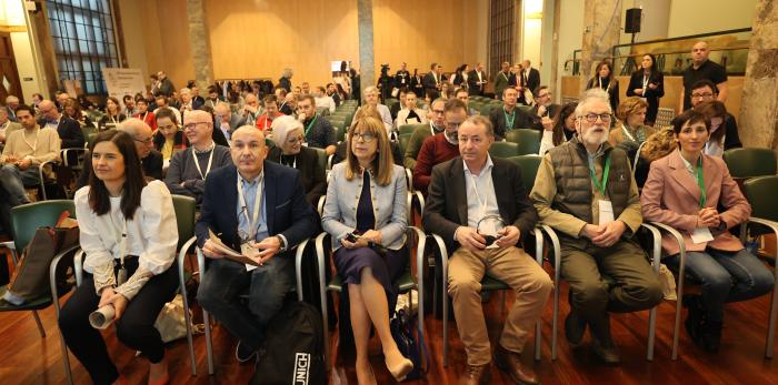 El foro se ha inaugurado en la sede de la Caja Rural de Aragón, en Zaragoza.