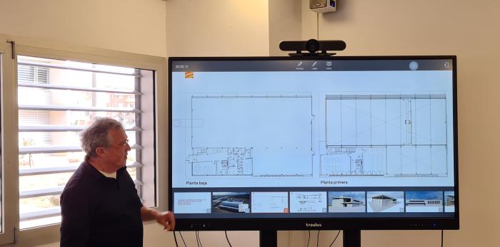 Felipe Faci presenta a la comunidad educativa del IES Segundo de Chomón el proyecto de construcción de un hangar en el aeropuerto de Teruel