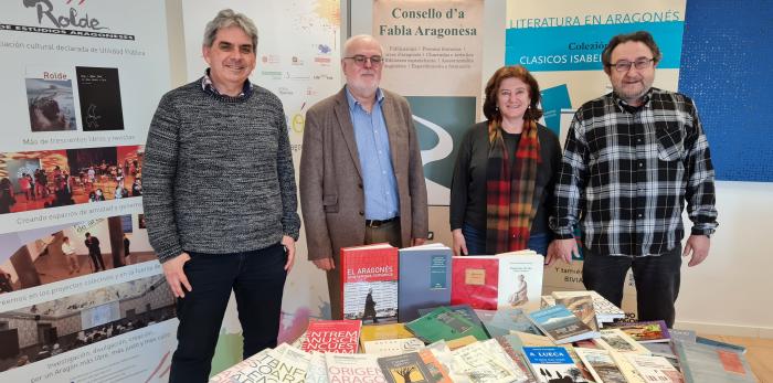 Representantes de editoriales con el director general