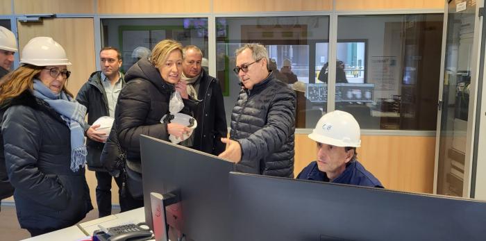 Visita de la consejera Marta Gastón a la empresa Solutex