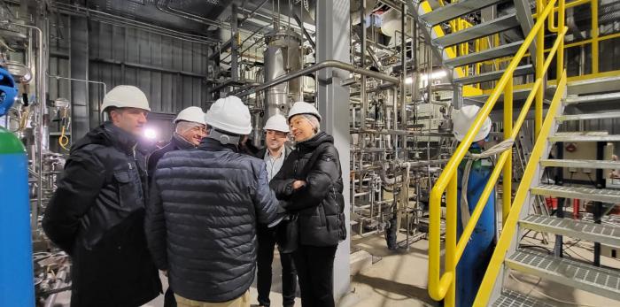 Visita de la consejera Marta Gastón a la empresa Solutex