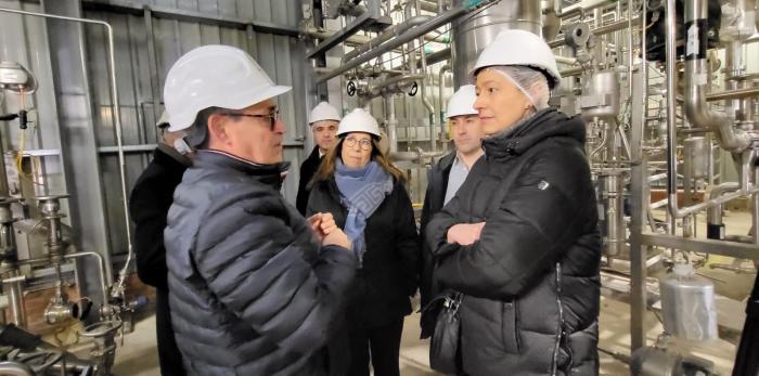 Visita de la consejera Marta Gastón a la empresa Solutex
