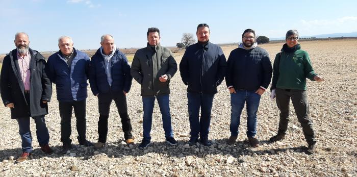 Asistentes a la visita de campo de cultivo de la almorta en Abengibre (Albacete)