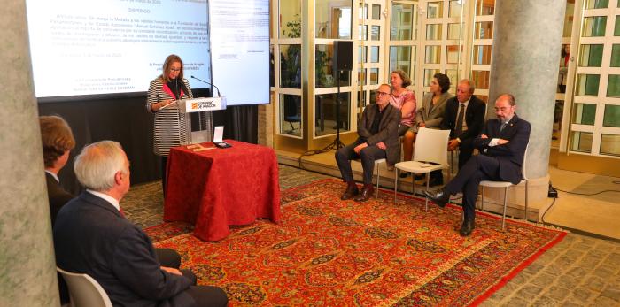 Entrega de la medalla a los valores humanos a la Fundación Manuel Giménez Abad