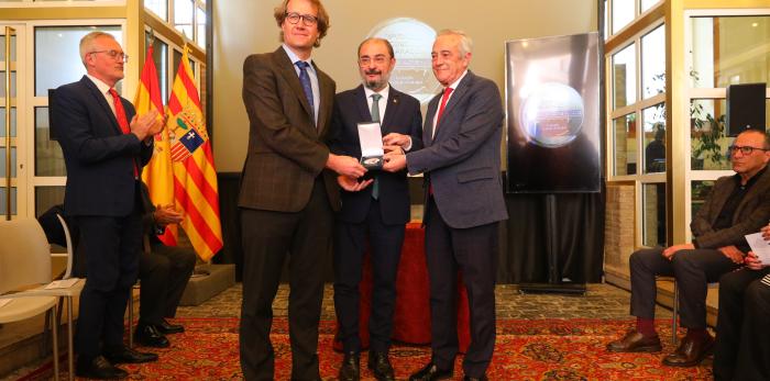 Entrega de la medalla a los valores humanos a la Fundación Manuel Giménez Abad