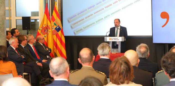 Entrega de la medalla a los valores humanos a la Fundación Manuel Giménez Abad