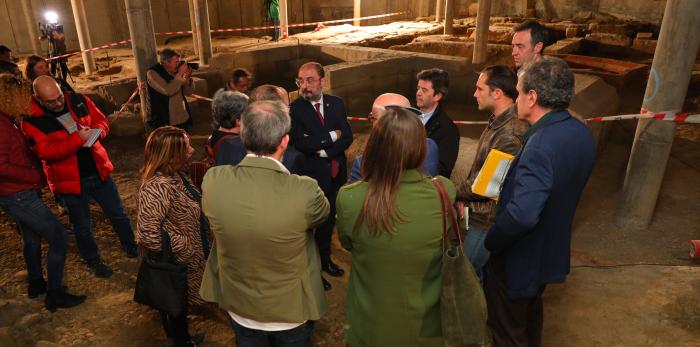 Lambán visita las obras de San Pedro el Viejo y el Círculo Católico