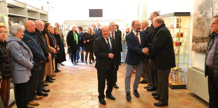 El presidente Javier Lambán inaugura a exposición ‘Viajeros y fotógrafos en San Juan de la Peña 1840-1980’, en San Juan de la Peña