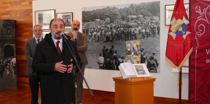 El presidente Javier Lambán inaugura a exposición ‘Viajeros y fotógrafos en San Juan de la Peña 1840-1980’, en San Juan de la Peña