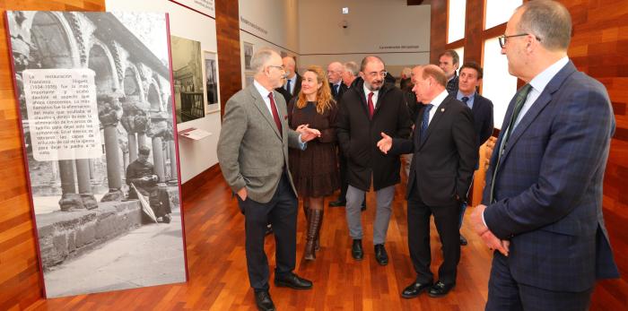 El presidente Javier Lambán inaugura a exposición ‘Viajeros y fotógrafos en San Juan de la Peña 1840-1980’, en San Juan de la Peña