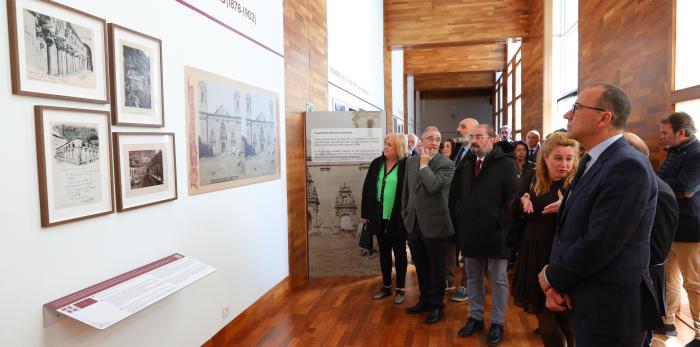 El presidente Javier Lambán inaugura a exposición ‘Viajeros y fotógrafos en San Juan de la Peña 1840-1980’, en San Juan de la Peña