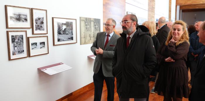 El presidente Javier Lambán inaugura a exposición ‘Viajeros y fotógrafos en San Juan de la Peña 1840-1980’, en San Juan de la Peña
