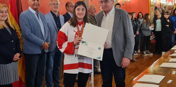 Recepción a deportistas de hockey hielo y curling en Jaca