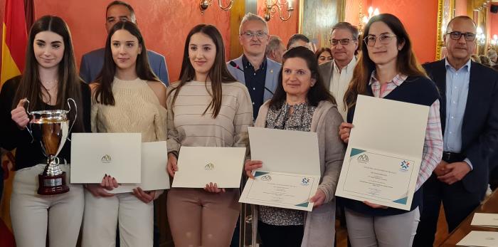 Recepción a deportistas de hockey hielo y curling en Jaca