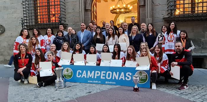 Recepción a deportistas de hockey hielo y curling en Jaca