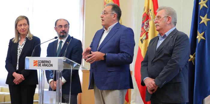 El Presidente de Aragón recibe a responsables de una empresa y dan a conocer su proyecto inversor