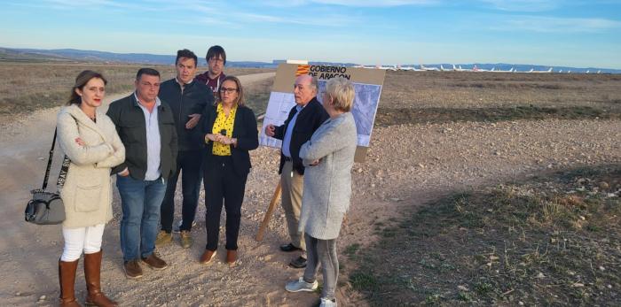 Mayte Pérez visita la futura vía que unirá Cella con el aeropuerto de Teruel