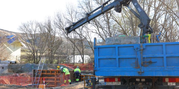 Lambán visita las obras de la depuradora en la zona de Sabiñánigo y presenta el plan de depuración