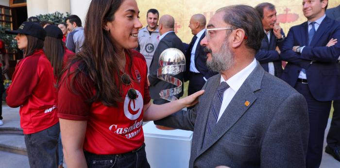 El Presidente de Aragón recibe a las campeonas de la Copa Reina