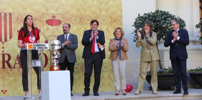 El Presidente de Aragón recibe a las campeonas de la Copa Reina