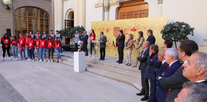 El Presidente de Aragón recibe a las campeonas de la Copa Reina