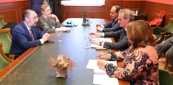 El Presidente Lambán mantiene una reunión con los responsables de Cámara de Comercio
