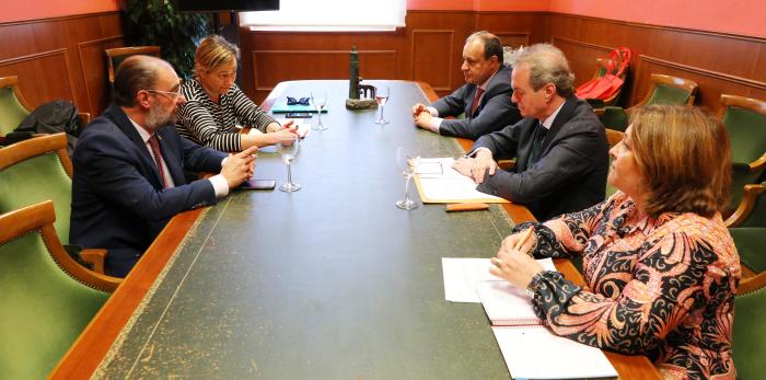 El Presidente Lambán mantiene una reunión con los responsables de Cámara de Comercio