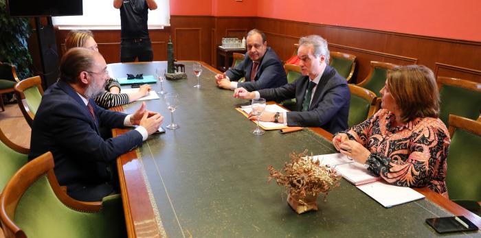 El Presidente Lambán mantiene una reunión con los responsables de Cámara de Comercio