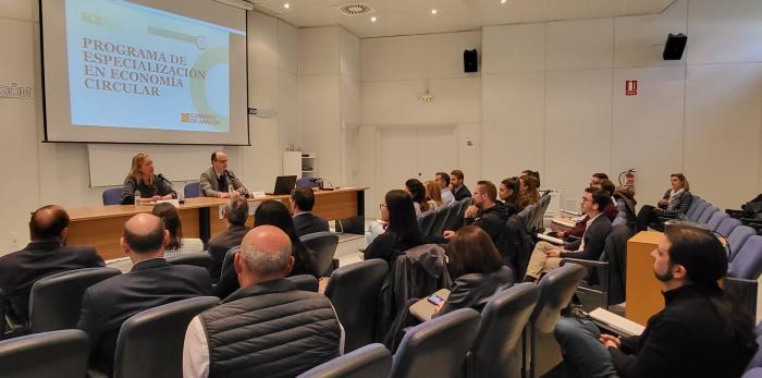 Marta Gastón y José Ignacio Díaz en el inicio del III Curso de Experto de Economía Circular