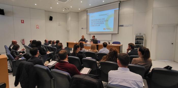 Marta Gastón y José Ignacio Díaz en el inicio del III Curso de Experto de Economía Circular